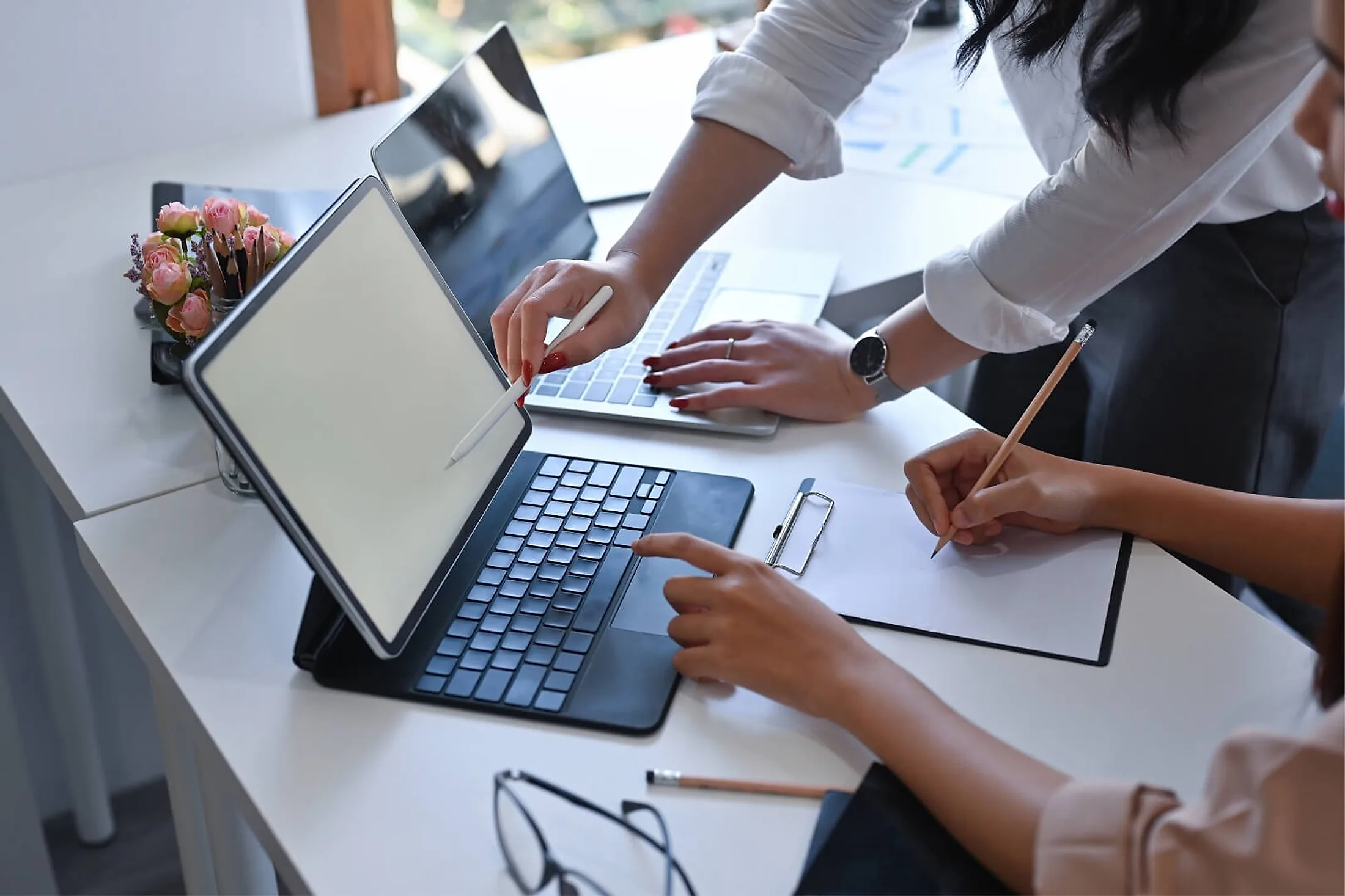 Persönliche Beratung am Laptop - Strategie und Umsetzung aus einer Hand